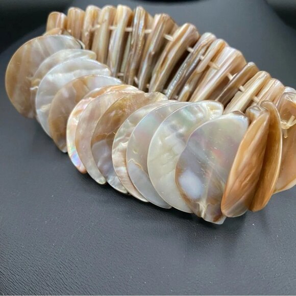 Cream and Tan Colored Mother of Pearl Shell Stretch Bracelet - Picture 4 of 9